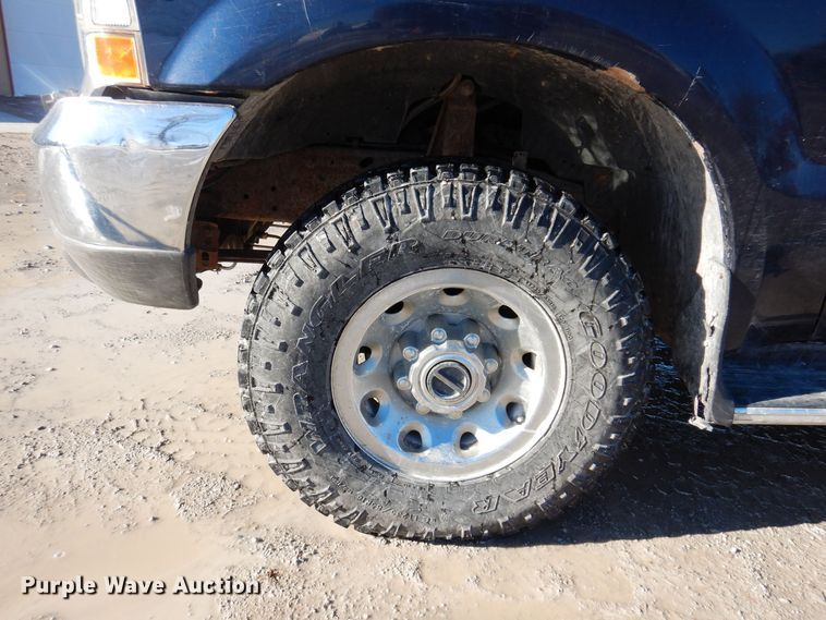 image for item IO9365 2002 Ford F250 Super Duty XLT  SuperCab pickup truck