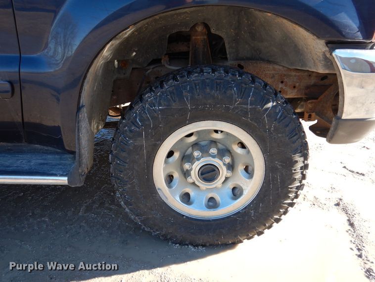 image for item IO9365 2002 Ford F250 Super Duty XLT  SuperCab pickup truck