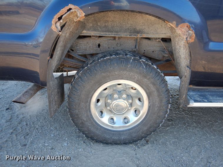 image for item IO9365 2002 Ford F250 Super Duty XLT  SuperCab pickup truck