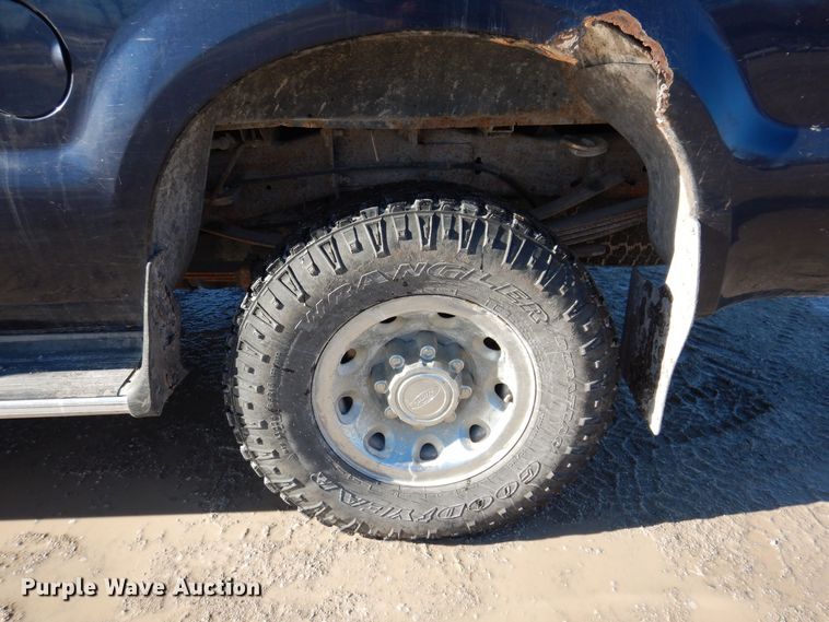 image for item IO9365 2002 Ford F250 Super Duty XLT  SuperCab pickup truck