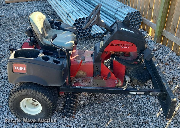 image for item JG9492 Toro Sand Pro 3040  bunker rake