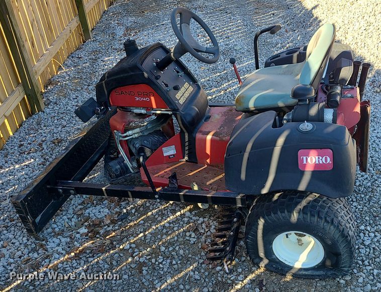 image for item JG9492 Toro Sand Pro 3040  bunker rake