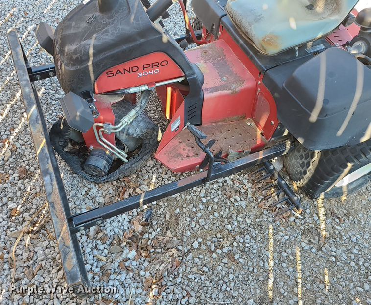 image for item JG9492 Toro Sand Pro 3040  bunker rake