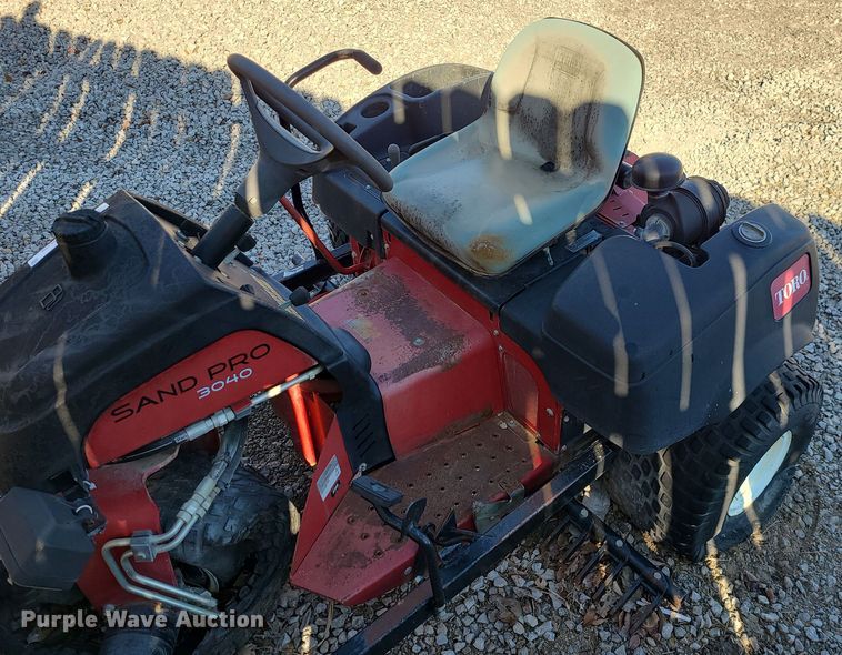 image for item JG9492 Toro Sand Pro 3040  bunker rake