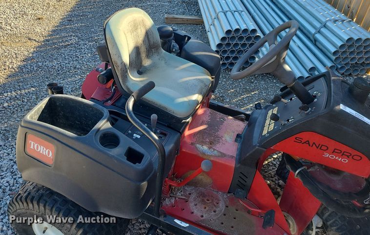 image for item JG9492 Toro Sand Pro 3040  bunker rake