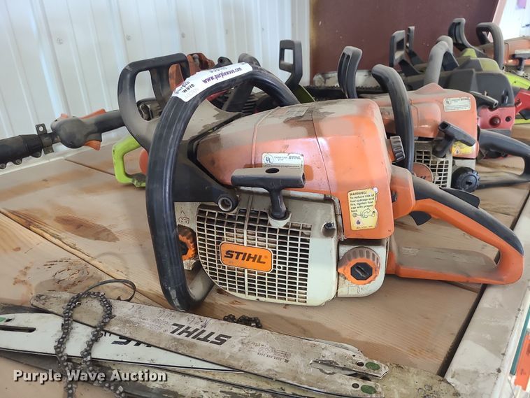 image for item JG9495 (7) chain saws