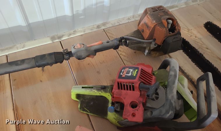 image for item JG9495 (7) chain saws