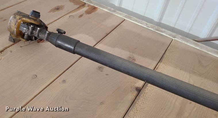 image for item JG9495 (7) chain saws