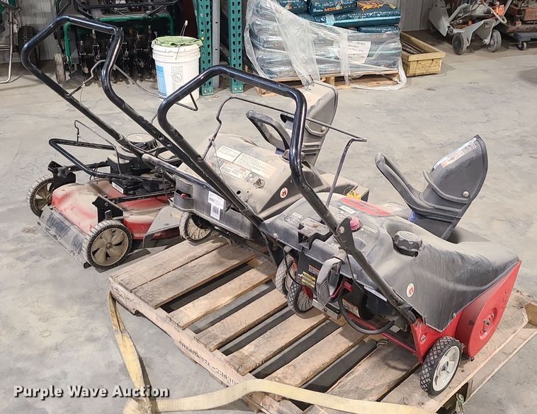 image for item JG9496 Lawn equipment