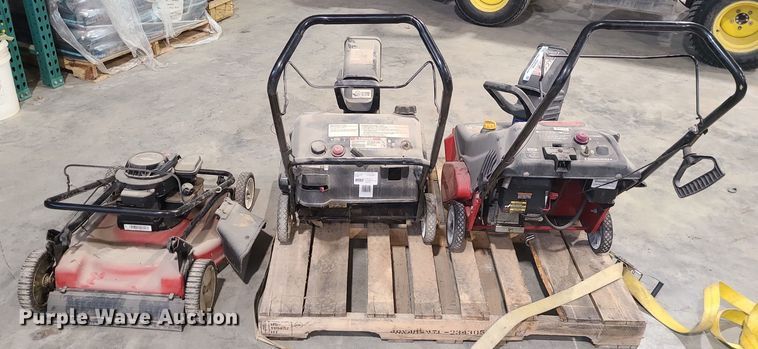 image for item JG9496 Lawn equipment