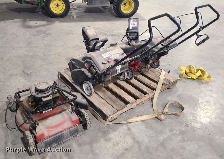 image for item JG9496 Lawn equipment