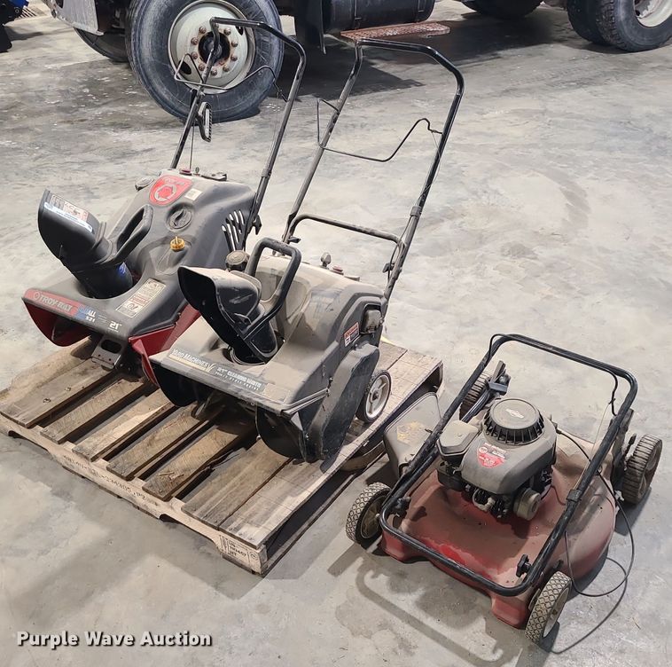 image for item JG9496 Lawn equipment