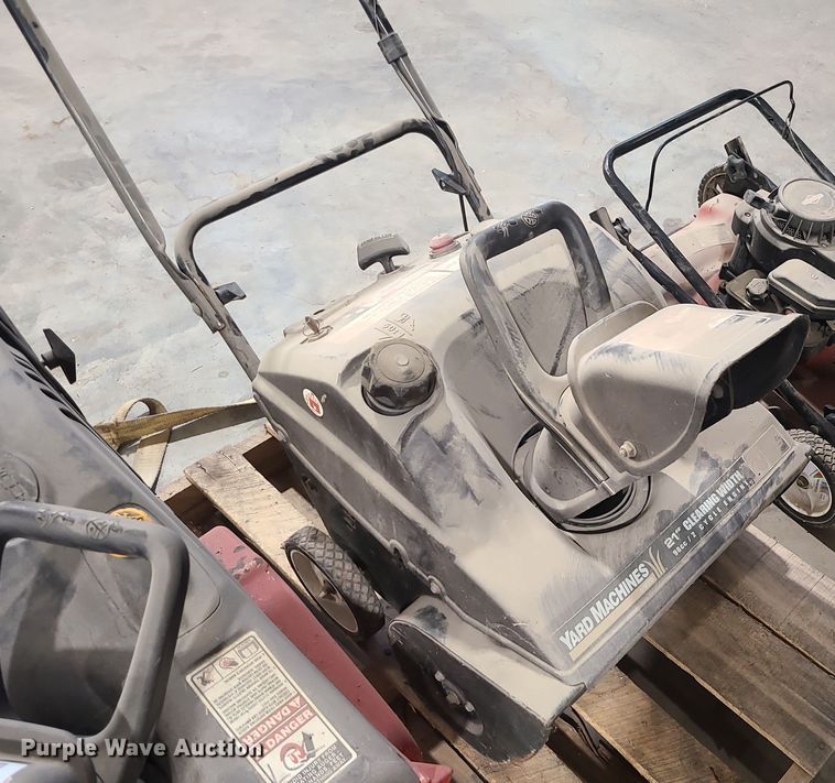 image for item JG9496 Lawn equipment