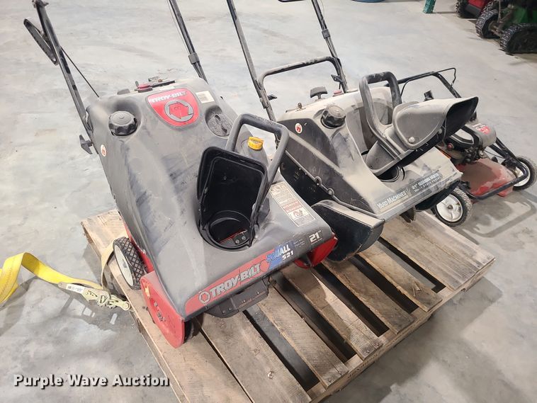 image for item JG9496 Lawn equipment