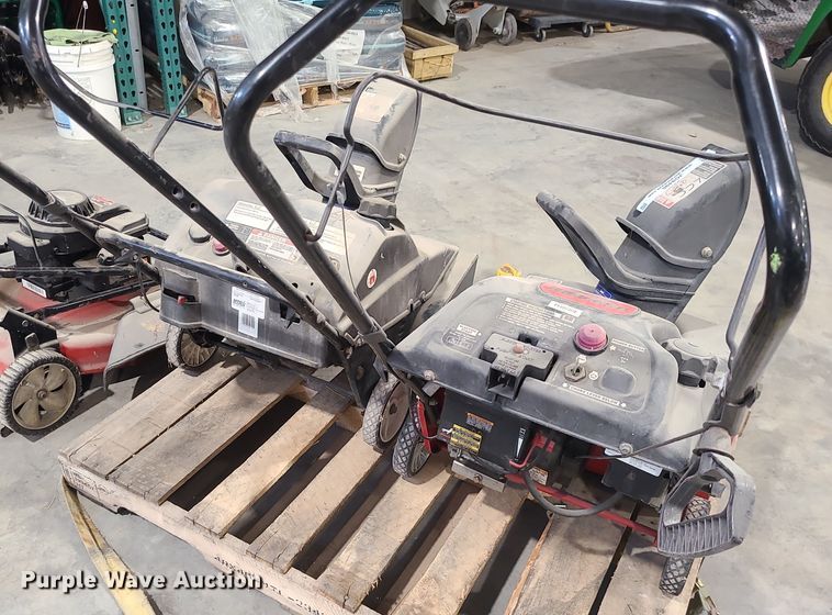 image for item JG9496 Lawn equipment