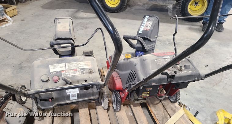 image for item JG9496 Lawn equipment