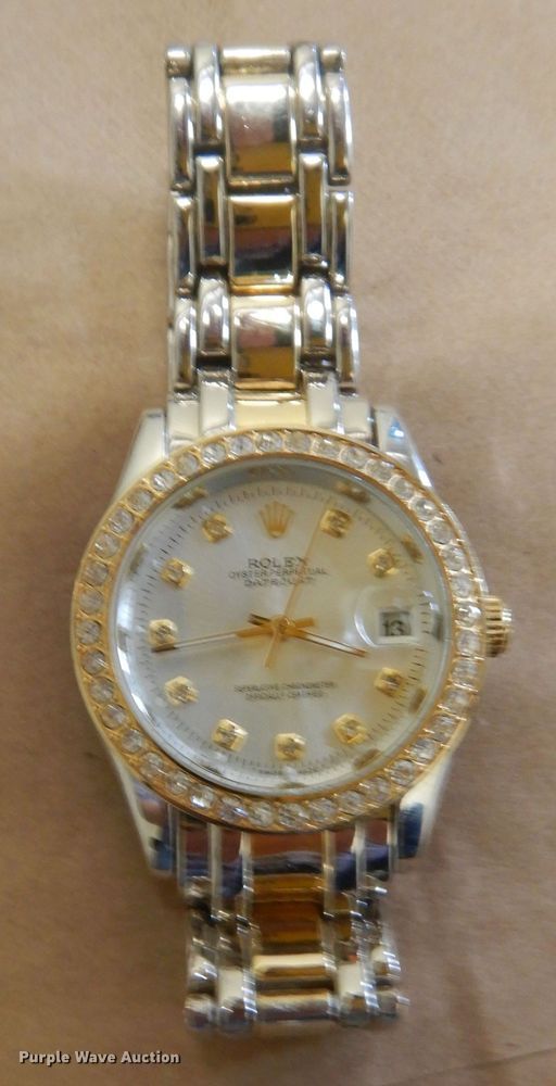 image for item JQ9762 Household items