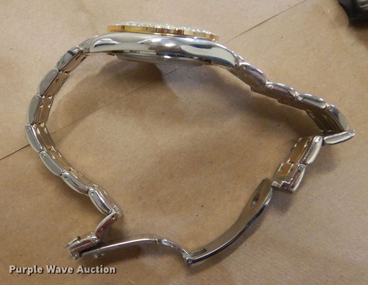 image for item JQ9762 Household items