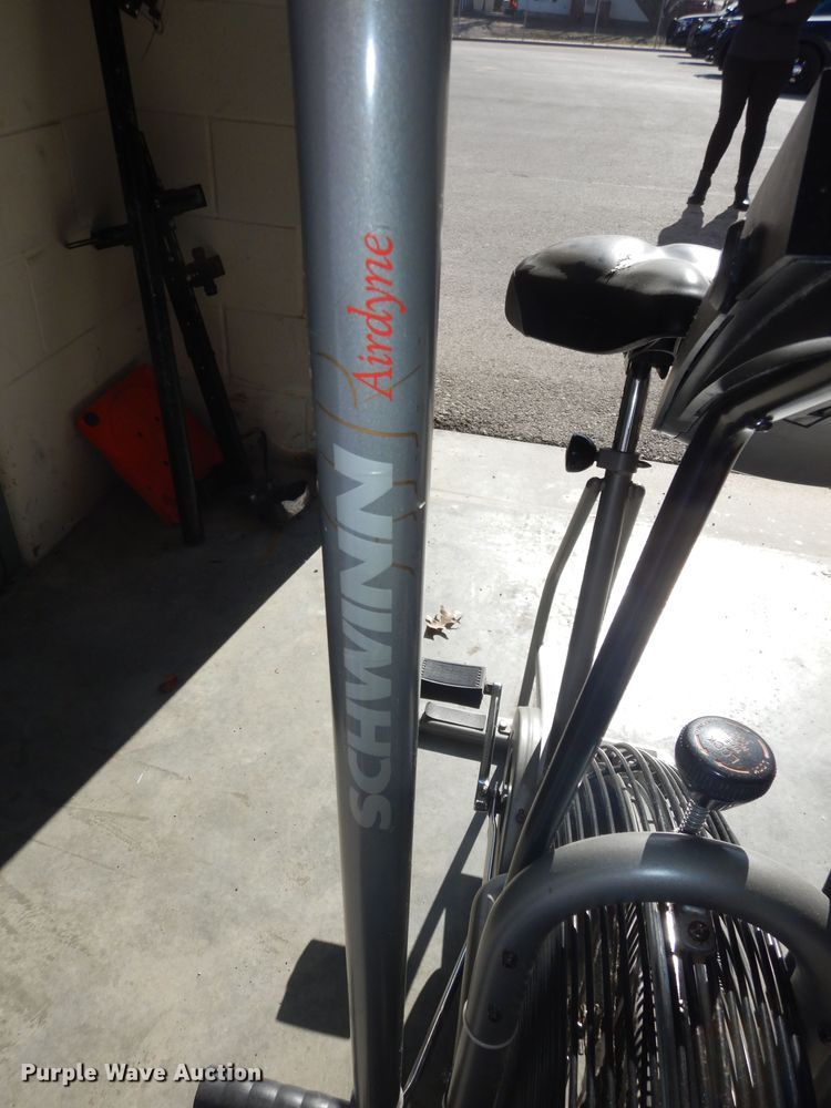 image for item JQ9763 Exercise equipment