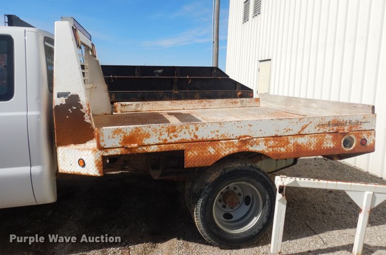 image for item JQ9766 2005 Ford F350 Super Duty XL  SuperCab flatbed pickup truck