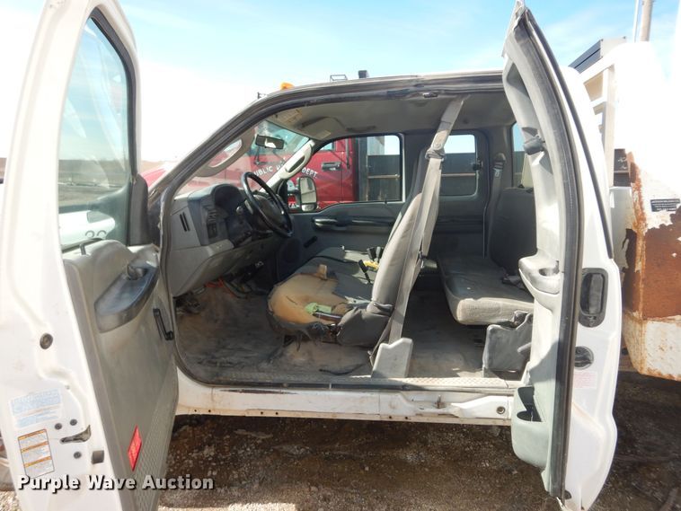 image for item JQ9766 2005 Ford F350 Super Duty XL  SuperCab flatbed pickup truck