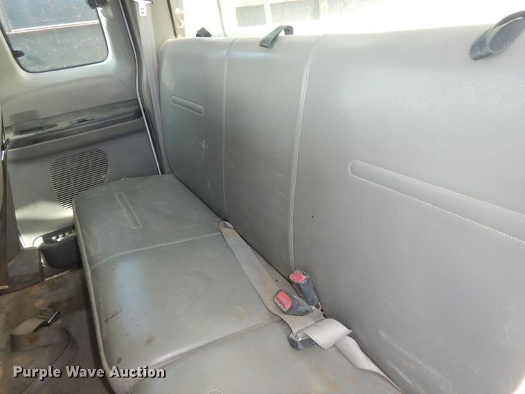 image for item JQ9766 2005 Ford F350 Super Duty XL  SuperCab flatbed pickup truck