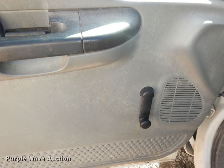 image for item JQ9766 2005 Ford F350 Super Duty XL  SuperCab flatbed pickup truck