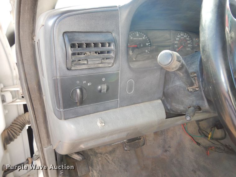 image for item JQ9766 2005 Ford F350 Super Duty XL  SuperCab flatbed pickup truck