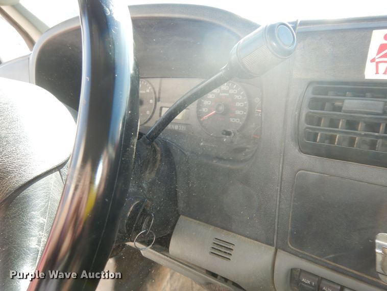 image for item JQ9766 2005 Ford F350 Super Duty XL  SuperCab flatbed pickup truck