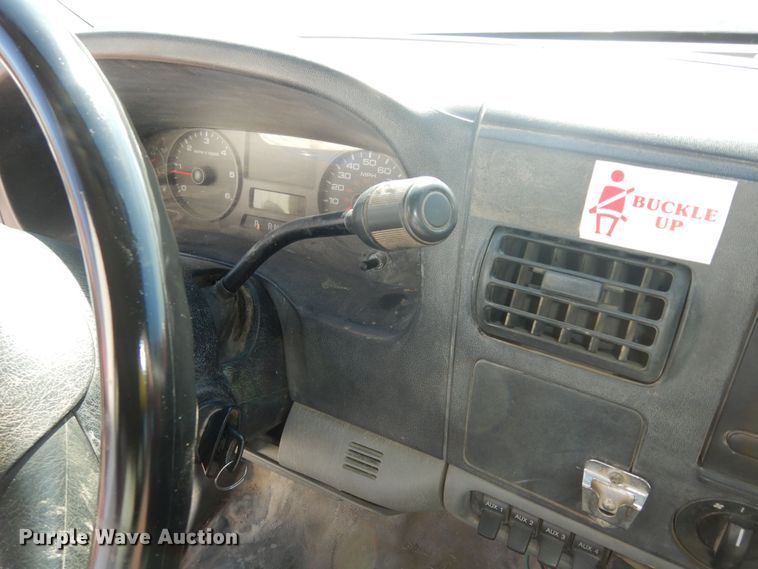 image for item JQ9766 2005 Ford F350 Super Duty XL  SuperCab flatbed pickup truck