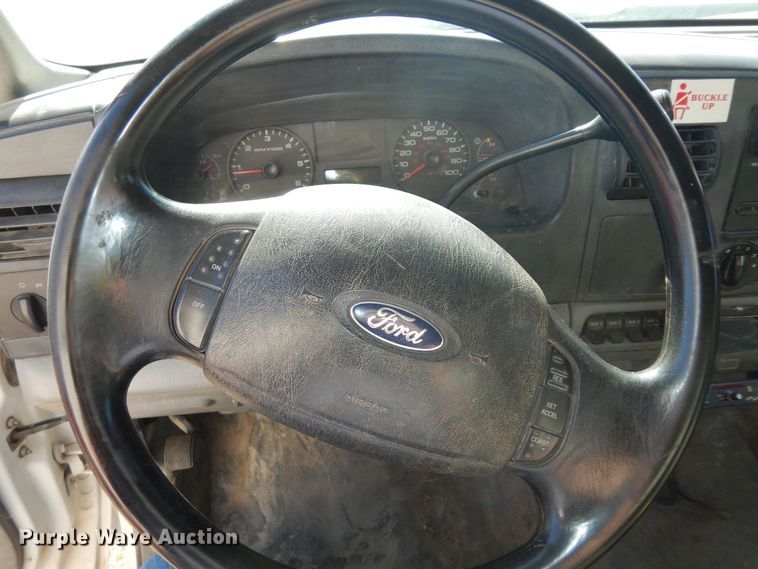 image for item JQ9766 2005 Ford F350 Super Duty XL  SuperCab flatbed pickup truck