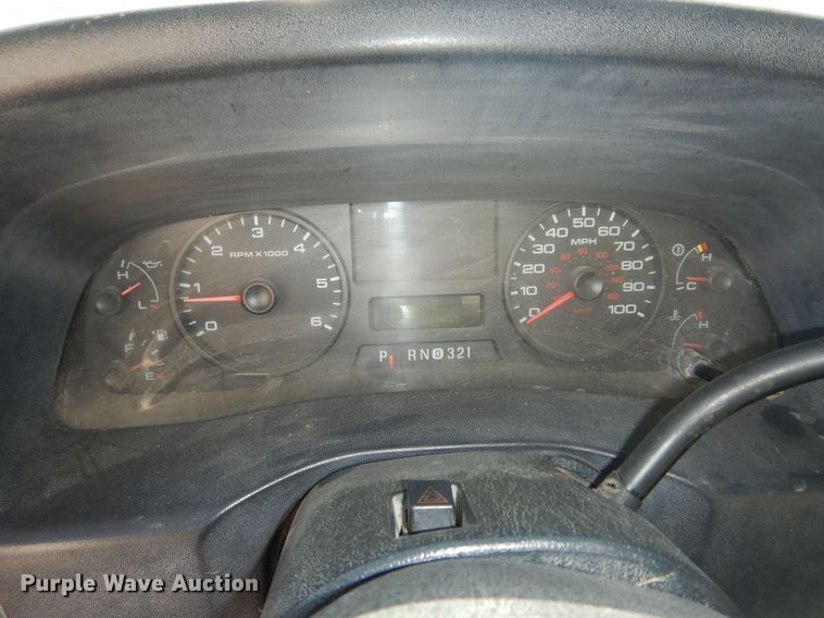 image for item JQ9766 2005 Ford F350 Super Duty XL  SuperCab flatbed pickup truck