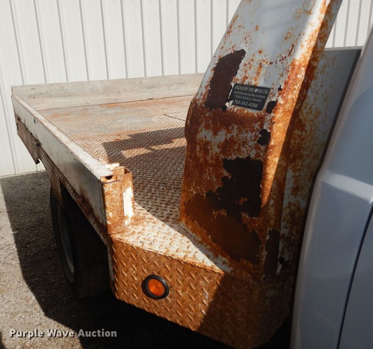 image for item JQ9766 2005 Ford F350 Super Duty XL  SuperCab flatbed pickup truck