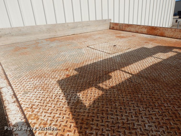 image for item JQ9766 2005 Ford F350 Super Duty XL  SuperCab flatbed pickup truck