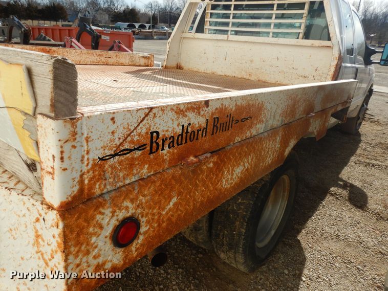 image for item JQ9766 2005 Ford F350 Super Duty XL  SuperCab flatbed pickup truck