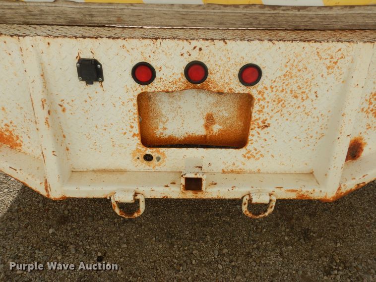 image for item JQ9766 2005 Ford F350 Super Duty XL  SuperCab flatbed pickup truck