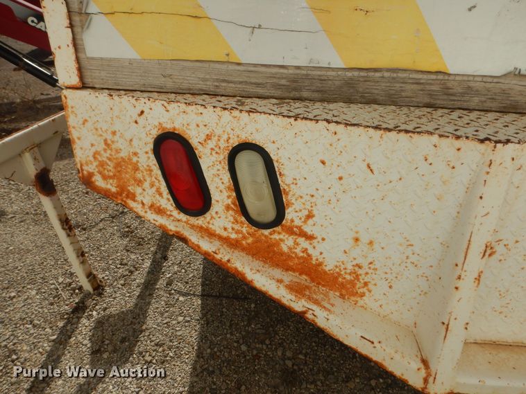 image for item JQ9766 2005 Ford F350 Super Duty XL  SuperCab flatbed pickup truck