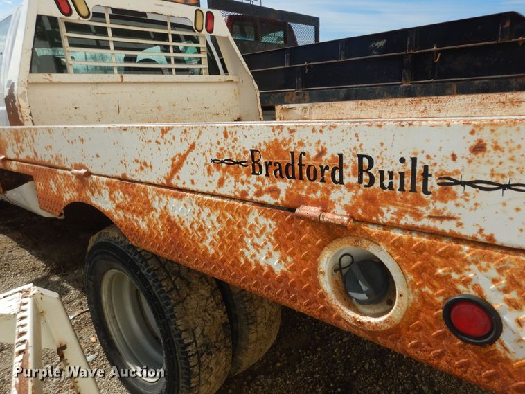 image for item JQ9766 2005 Ford F350 Super Duty XL  SuperCab flatbed pickup truck