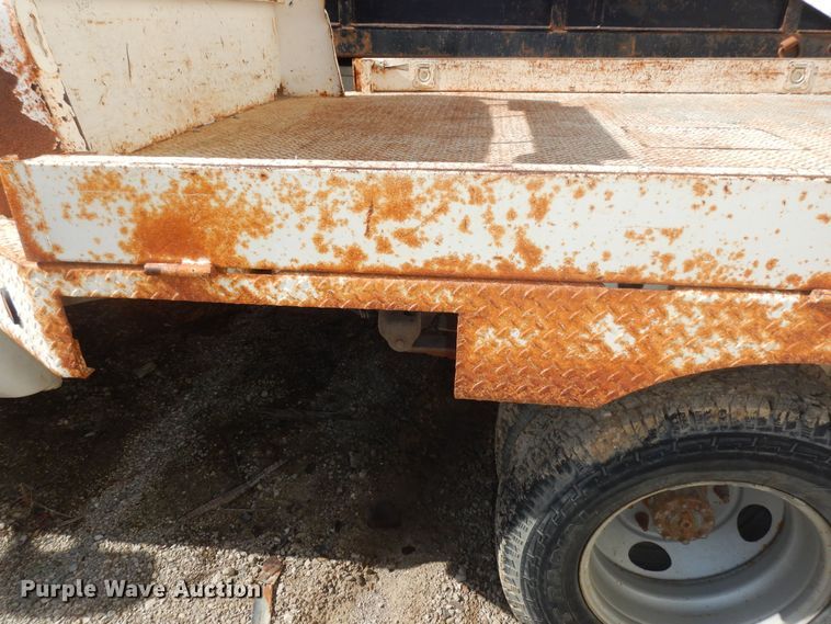 image for item JQ9766 2005 Ford F350 Super Duty XL  SuperCab flatbed pickup truck