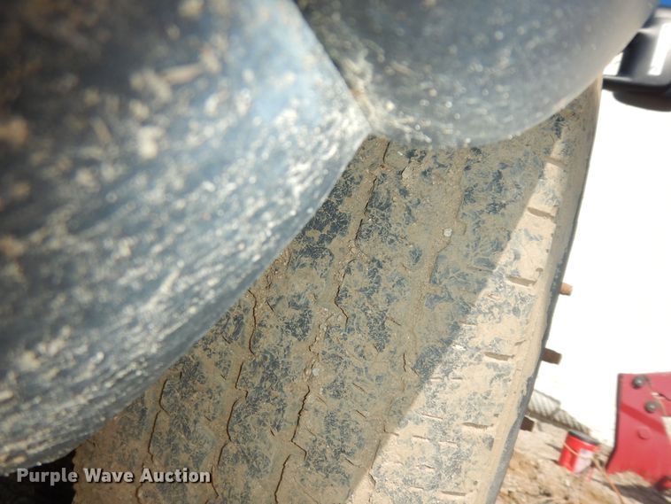 image for item JQ9766 2005 Ford F350 Super Duty XL  SuperCab flatbed pickup truck