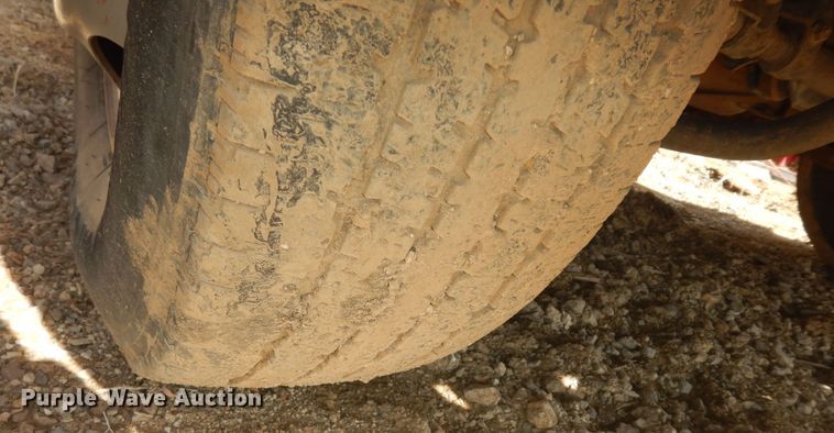 image for item JQ9766 2005 Ford F350 Super Duty XL  SuperCab flatbed pickup truck