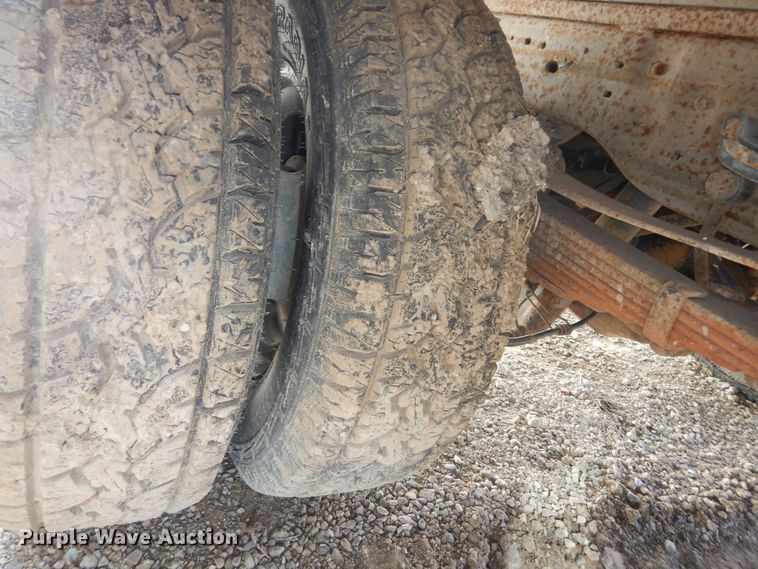 image for item JQ9766 2005 Ford F350 Super Duty XL  SuperCab flatbed pickup truck