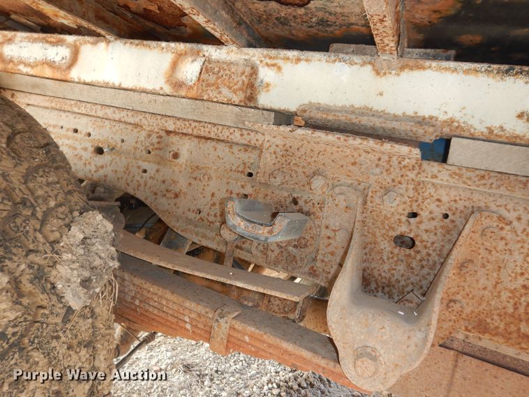 image for item JQ9766 2005 Ford F350 Super Duty XL  SuperCab flatbed pickup truck