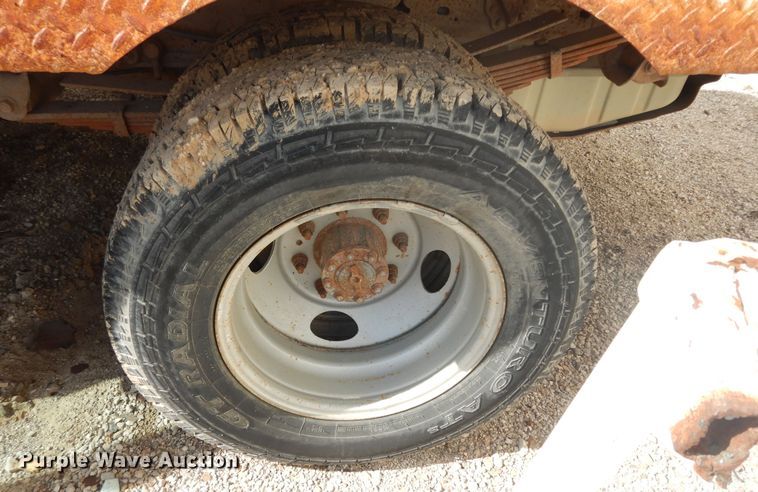 image for item JQ9766 2005 Ford F350 Super Duty XL  SuperCab flatbed pickup truck