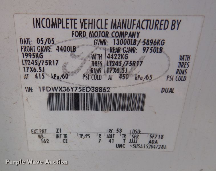 image for item JQ9766 2005 Ford F350 Super Duty XL  SuperCab flatbed pickup truck