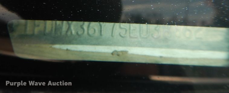 image for item JQ9766 2005 Ford F350 Super Duty XL  SuperCab flatbed pickup truck