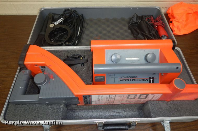 image for item JQ9767 Metrotech 9890SFL XT  locator