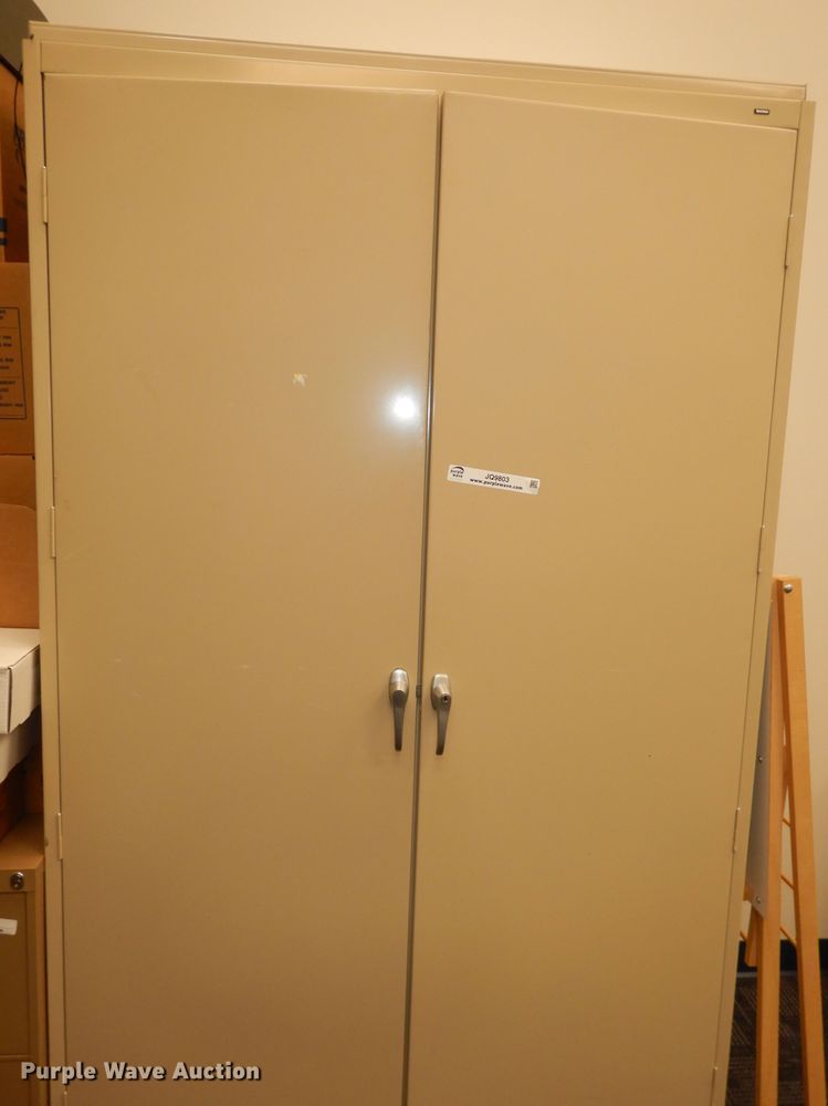 image for item JQ9803 (2) cabinets