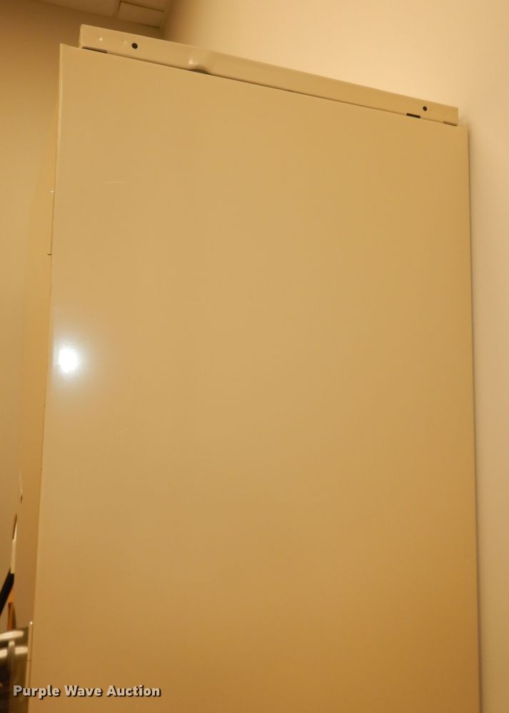 image for item JQ9803 (2) cabinets