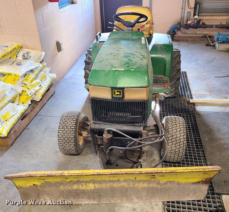 image for item JW9822 John Deere 425  lawn mower